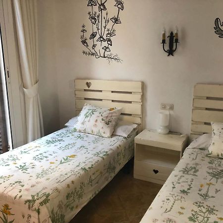 Hostal Parellades Ситжес Екстериор снимка