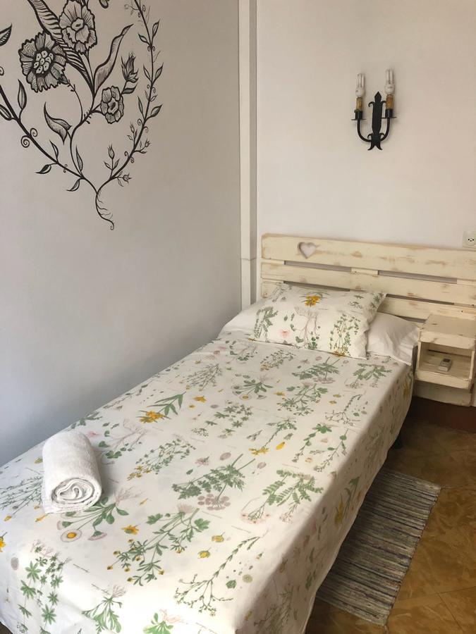 Hostal Parellades Ситжес Екстериор снимка