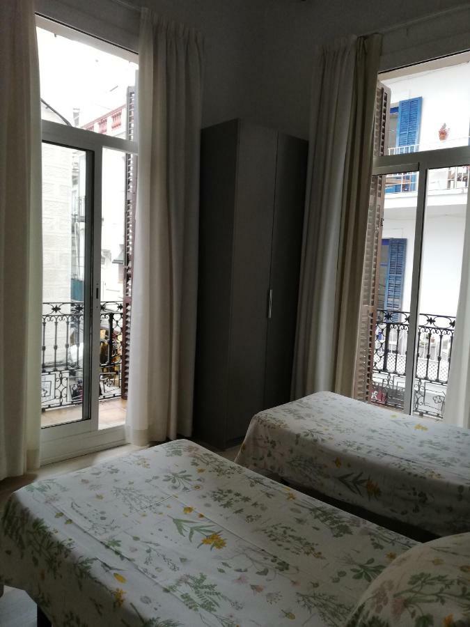 Hostal Parellades Ситжес Екстериор снимка