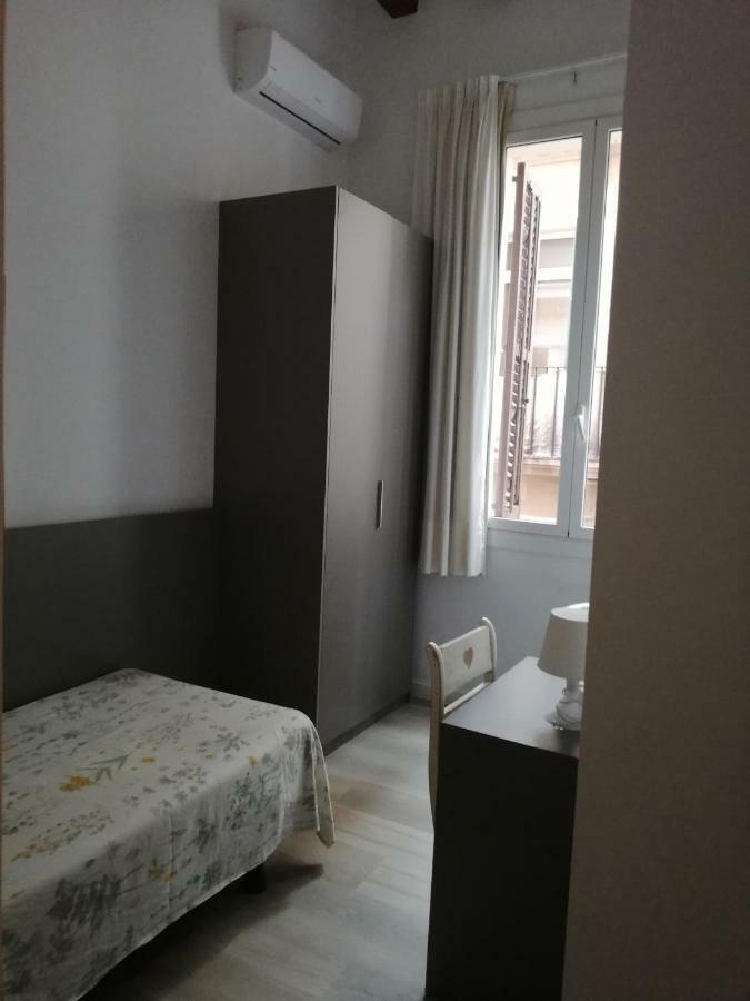 Hostal Parellades Ситжес Екстериор снимка