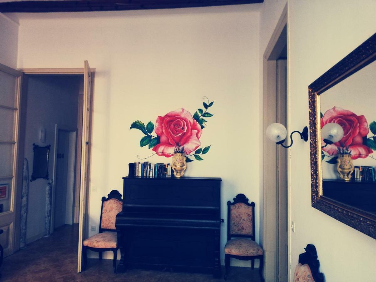 Hostal Parellades Ситжес Екстериор снимка