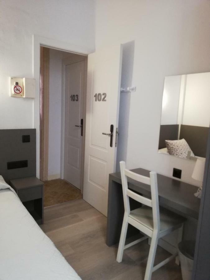 Hostal Parellades Ситжес Екстериор снимка