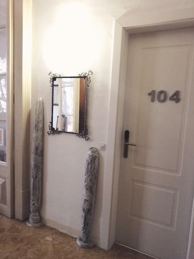 Hostal Parellades Ситжес Екстериор снимка