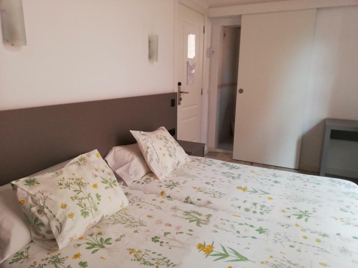 Hostal Parellades Ситжес Екстериор снимка